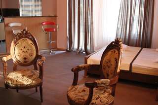 Отели типа «постель и завтрак» B&B Old Tbilisi Тбилиси Семейный номер (для 3 взрослых)-9