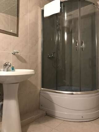 Отели типа «постель и завтрак» B&B Old Tbilisi Тбилиси Семейный номер (для 3 взрослых)-2